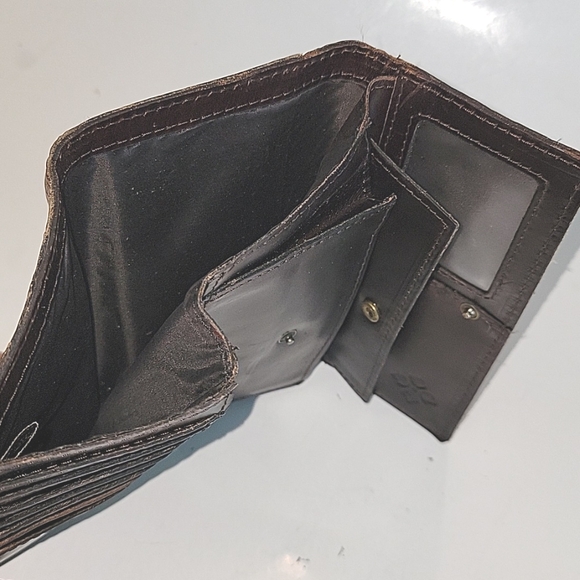 PATRICIA NASH WOMEN'S WESTERN STYLE HANDTOOLED TRIFOLD CLUTCH WALLET - Picture 14 of 16